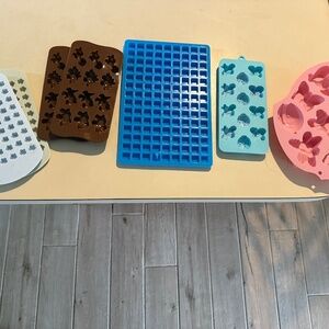 7 various silicone molds